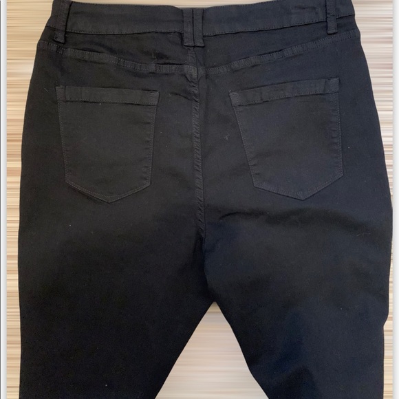 🖤NEW YORK & COMPANY JEANS🖤 - Picture 8 of 9
